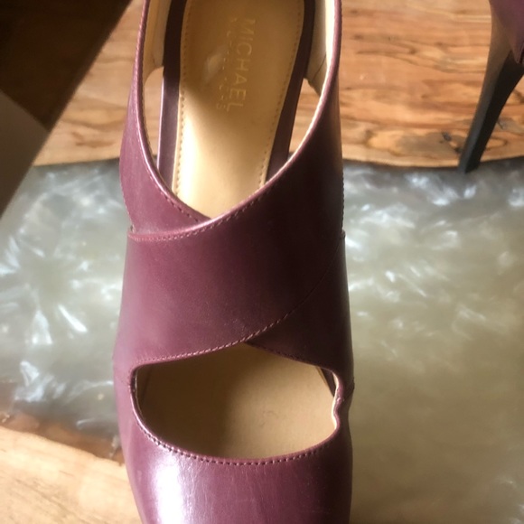 Gorgeous Michael kors plum purple heels - Picture 6 of 6